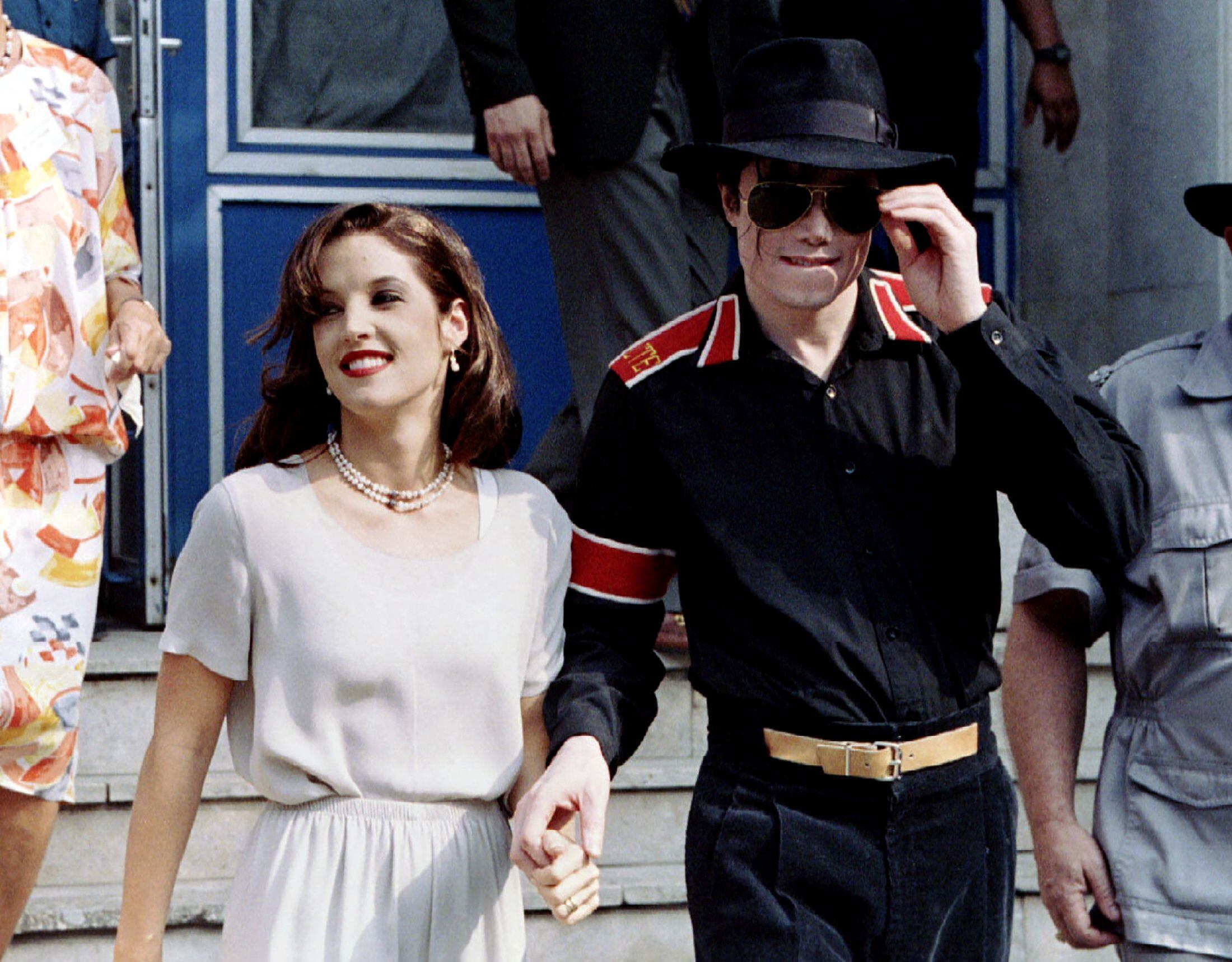 Michael Jackson estuvo casado con Lisa Marie Presley y Debbie Rowe, con quien tuvo dos hijos antes de divorciarse (REUTERS/Stringer)