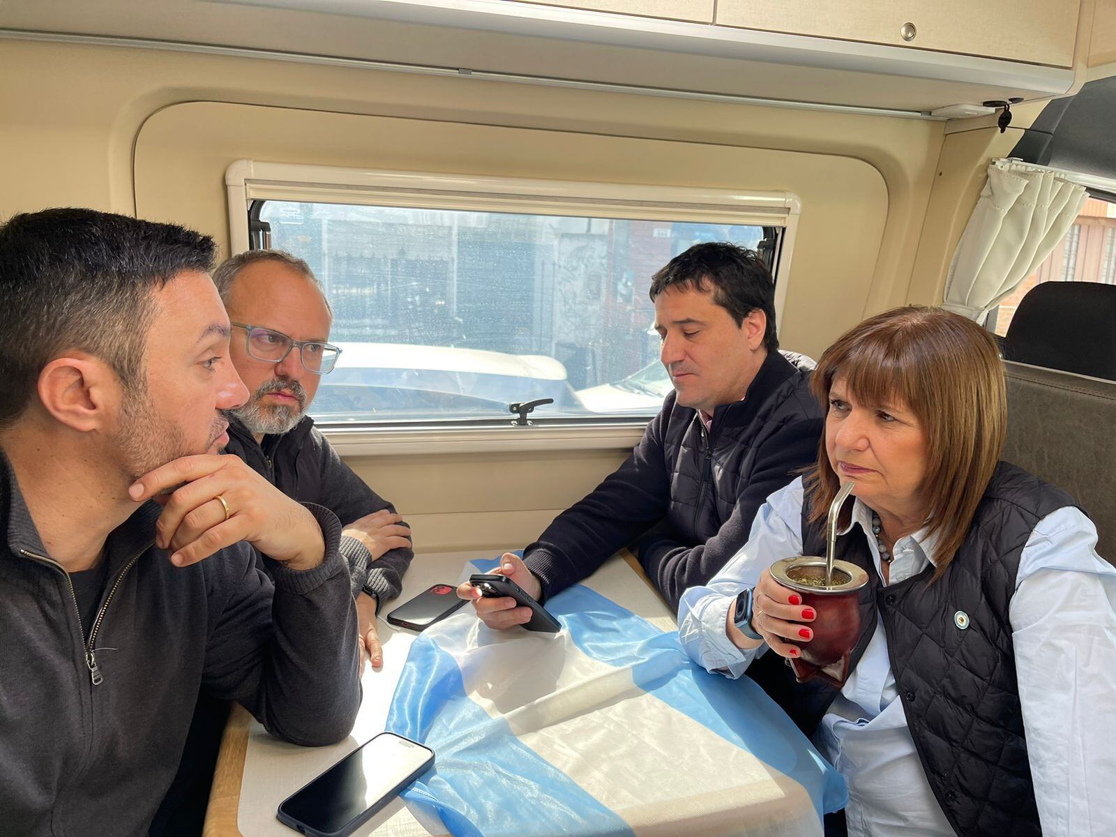 Patricia Bullrich, con Luis Petri, Maximiliano Abad y Diego Valenzuela