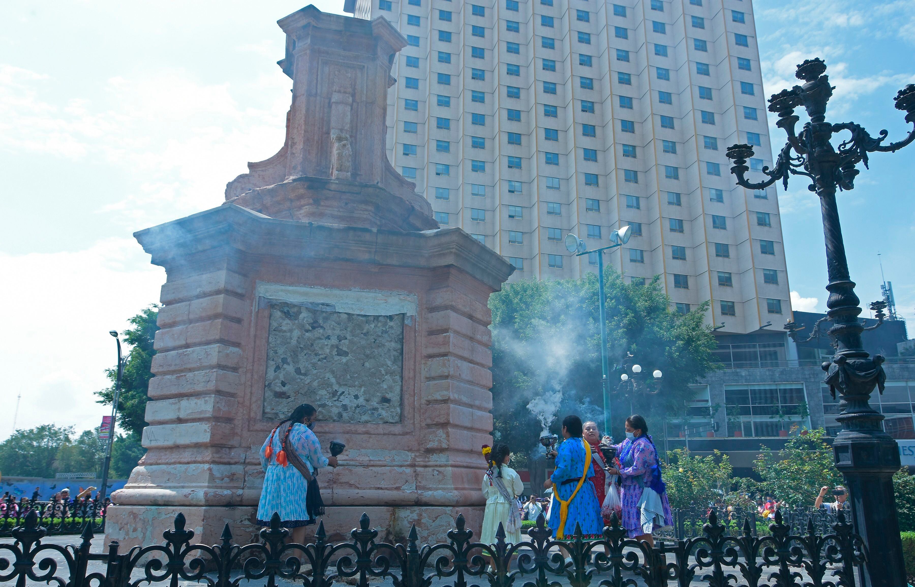 Mujeres mazahuas marchan en Ciudad de México para visibilizar su cultura