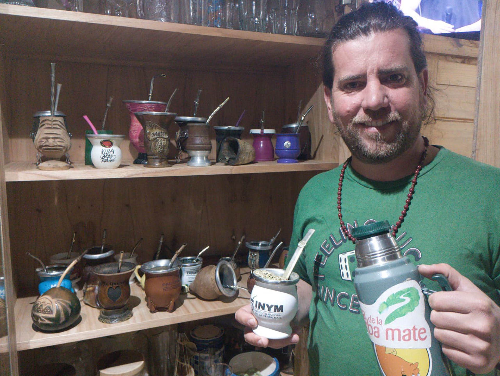 Fernández con su colección de porongos