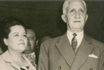 Illia junto a su esposa, Silvia Martorell, durante un acto oficial