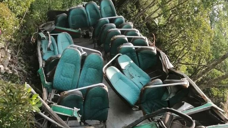 Ônibus capotado em San Andrés (Santander)