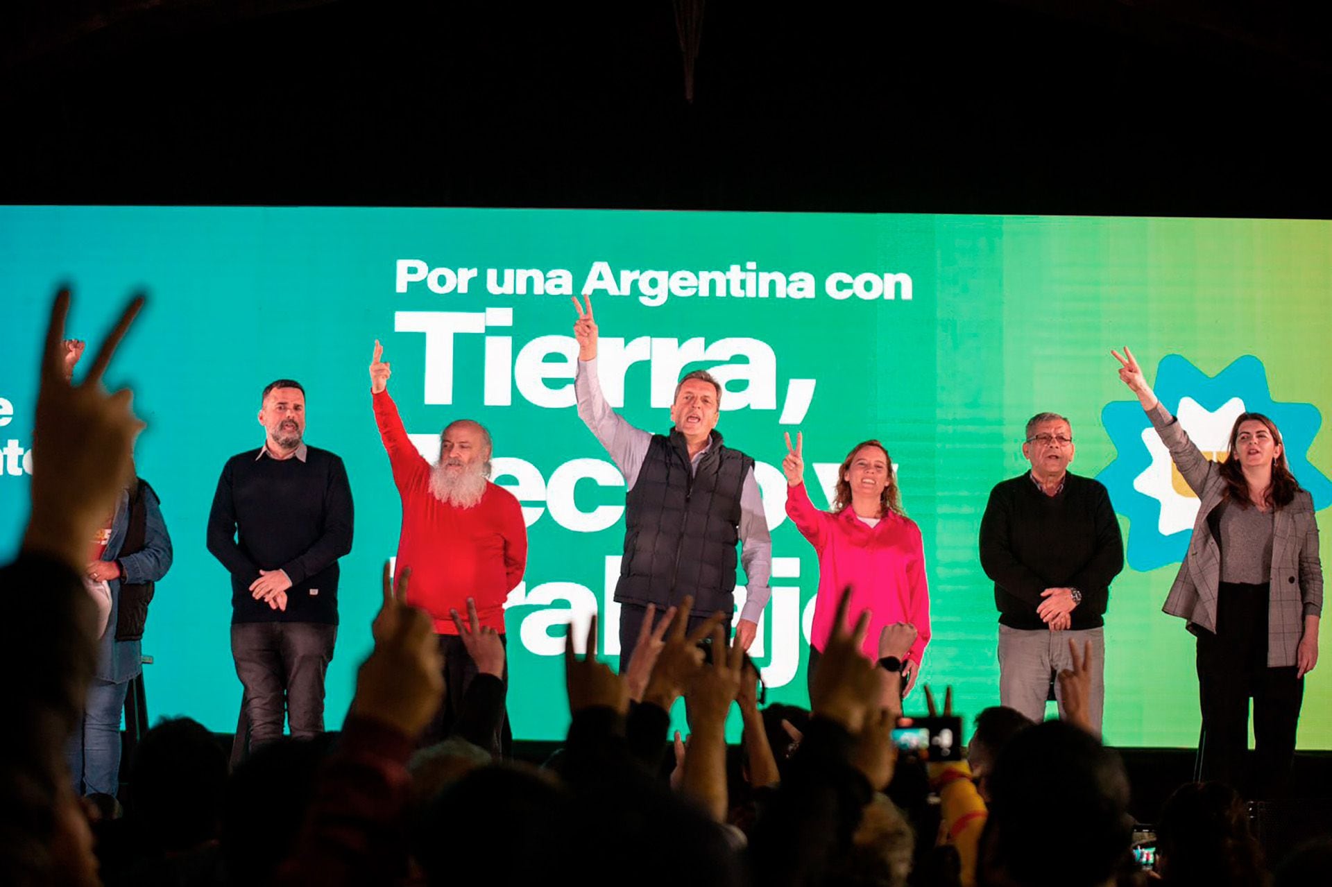 Sergio Massa recibió el respaldo de los movimientos sociales más importantes del país 