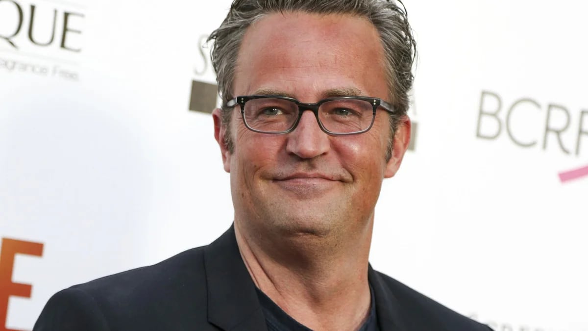 Viajes secretos, sesiones de hipnosis y terapias experimentales: se conocieron todos intentos de Matthew Perry para superar las adicciones