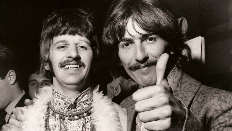 Ringo Starr y George Harrison (The Grosby Group)