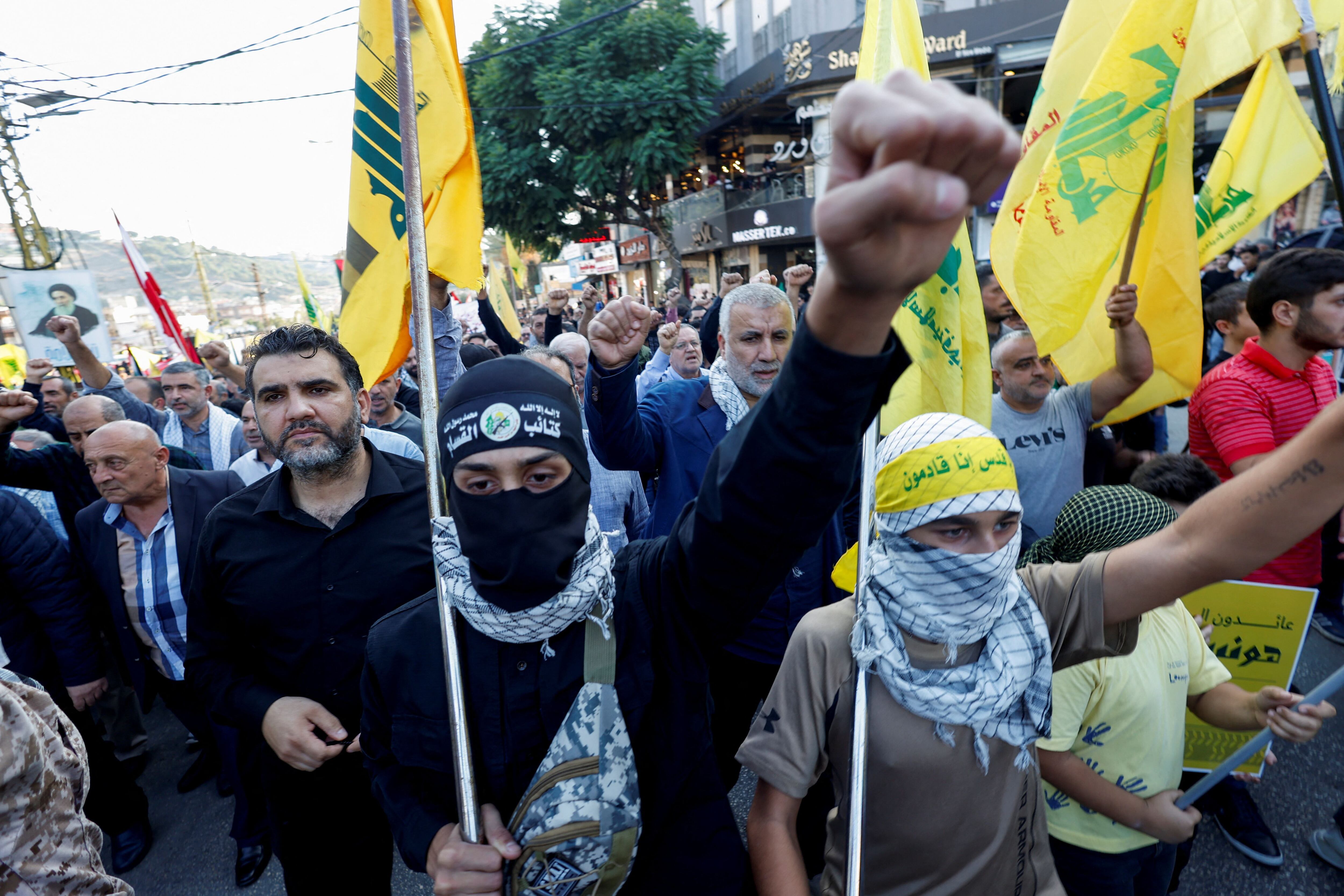 Los terroristas de Hezbollah respaldan a Hamas en la guerra con Israel (REUTERS/Alaa Al-Marjani)