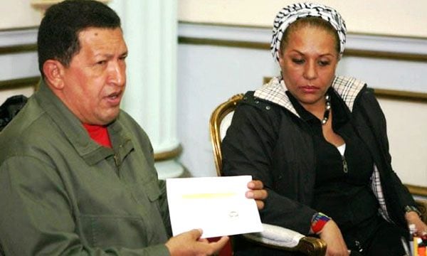  Piedad Córdoba aprovechó su cercanía con Hugo chávez para ser mediadora en negocios de su Gobierno con empresarios colombianos. Fuente: EFE 162