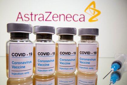 La vacuna de Oxford y AstraZeneca es la más económica y puede ser mantenida en la heladera entre 2 y 8 grados centígrados (Reuters)