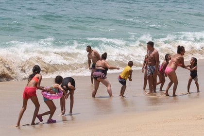 Varios medios locales han consignado que los turistas no han seguido las medidas sanitarias en las playas (Foto: Cuartoscuro)