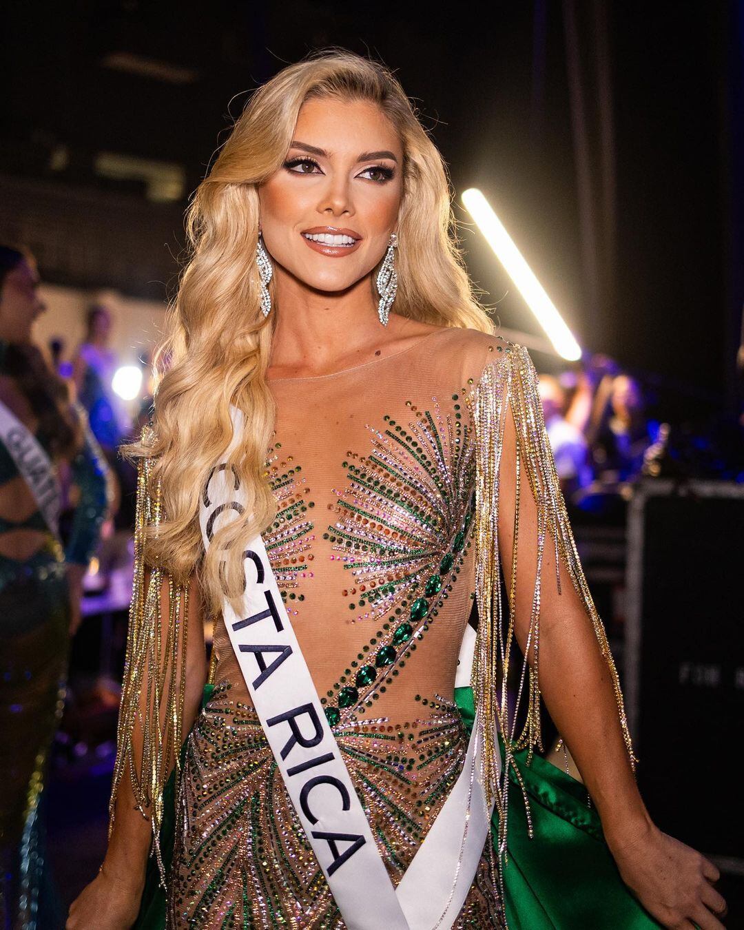 Candidatas desfilando en vestido de noche. Instagram/@missuniverse