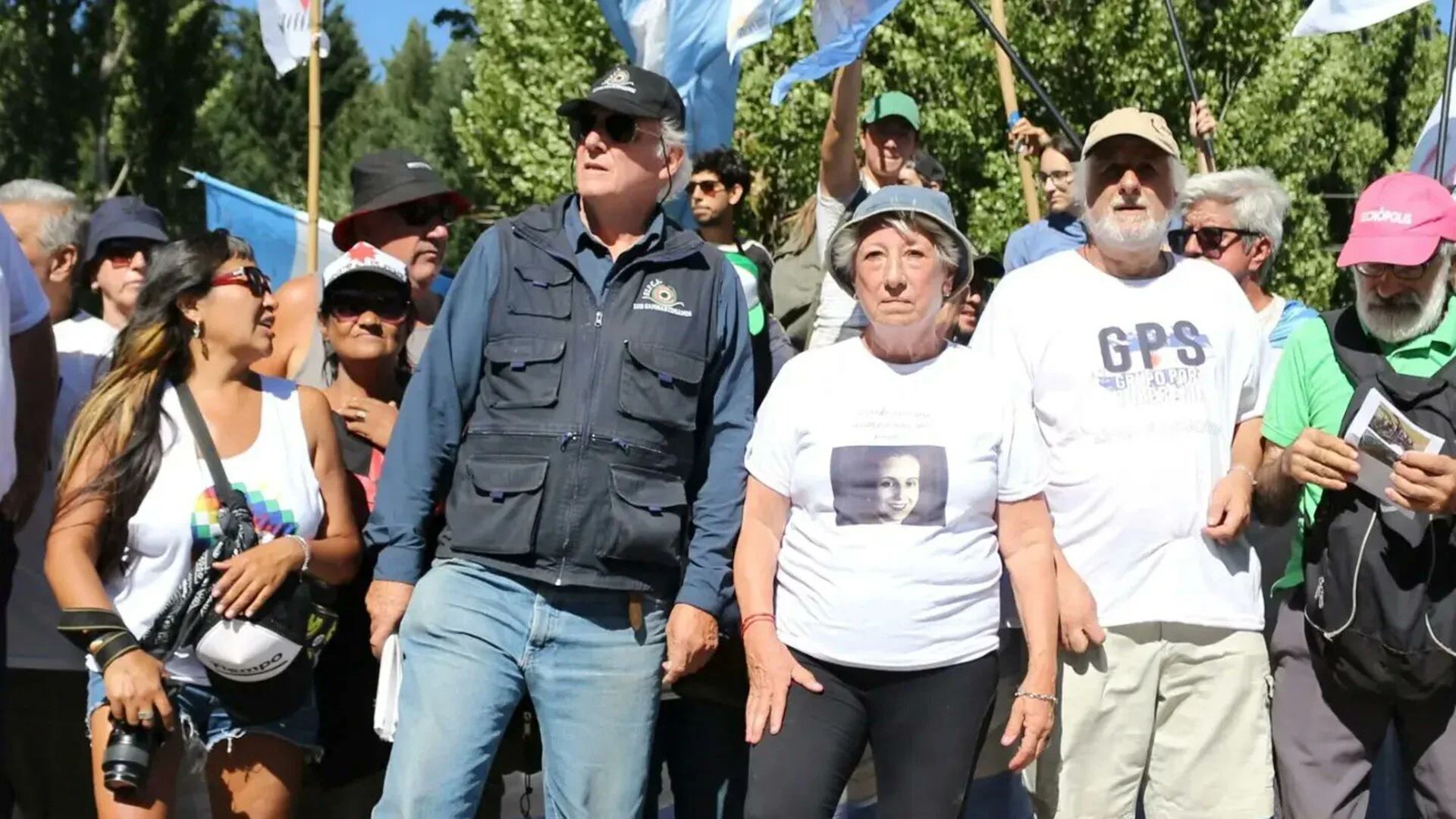 Urien encabeza manifestaciones contra Joe Lewis en Lago Escondido (Instagram FIPCAok)