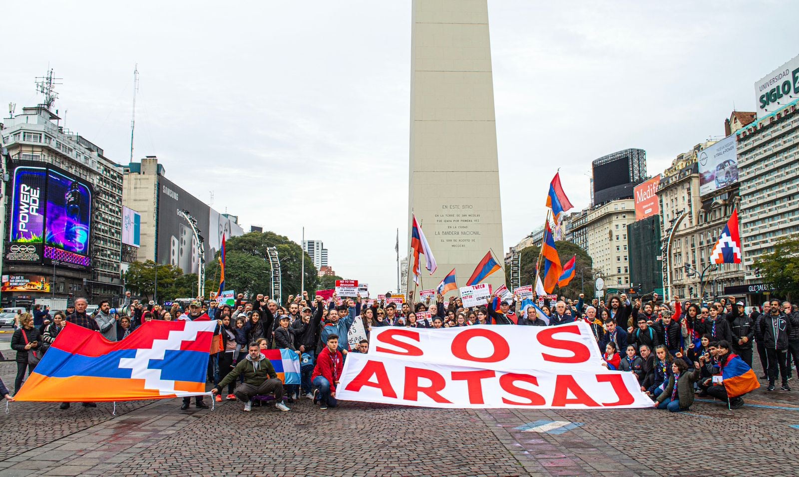 La comunidad armenia se movilizó al Obelisco para protestar contra el bloqueo azerí en Artsaj 