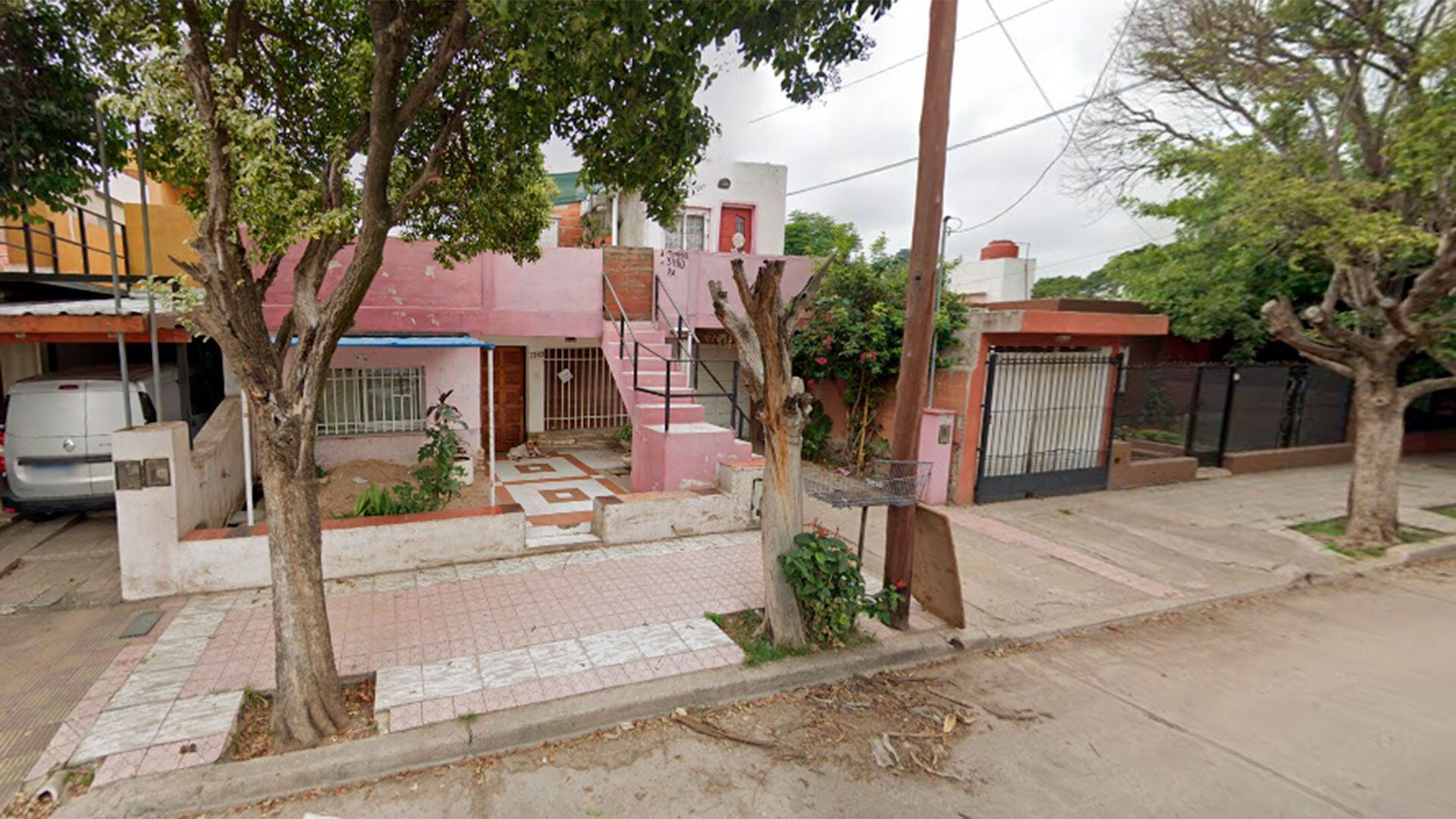 Captura Street View - Córdoba: un niño de 13 años apareció muerto dentro del freezer de su casa