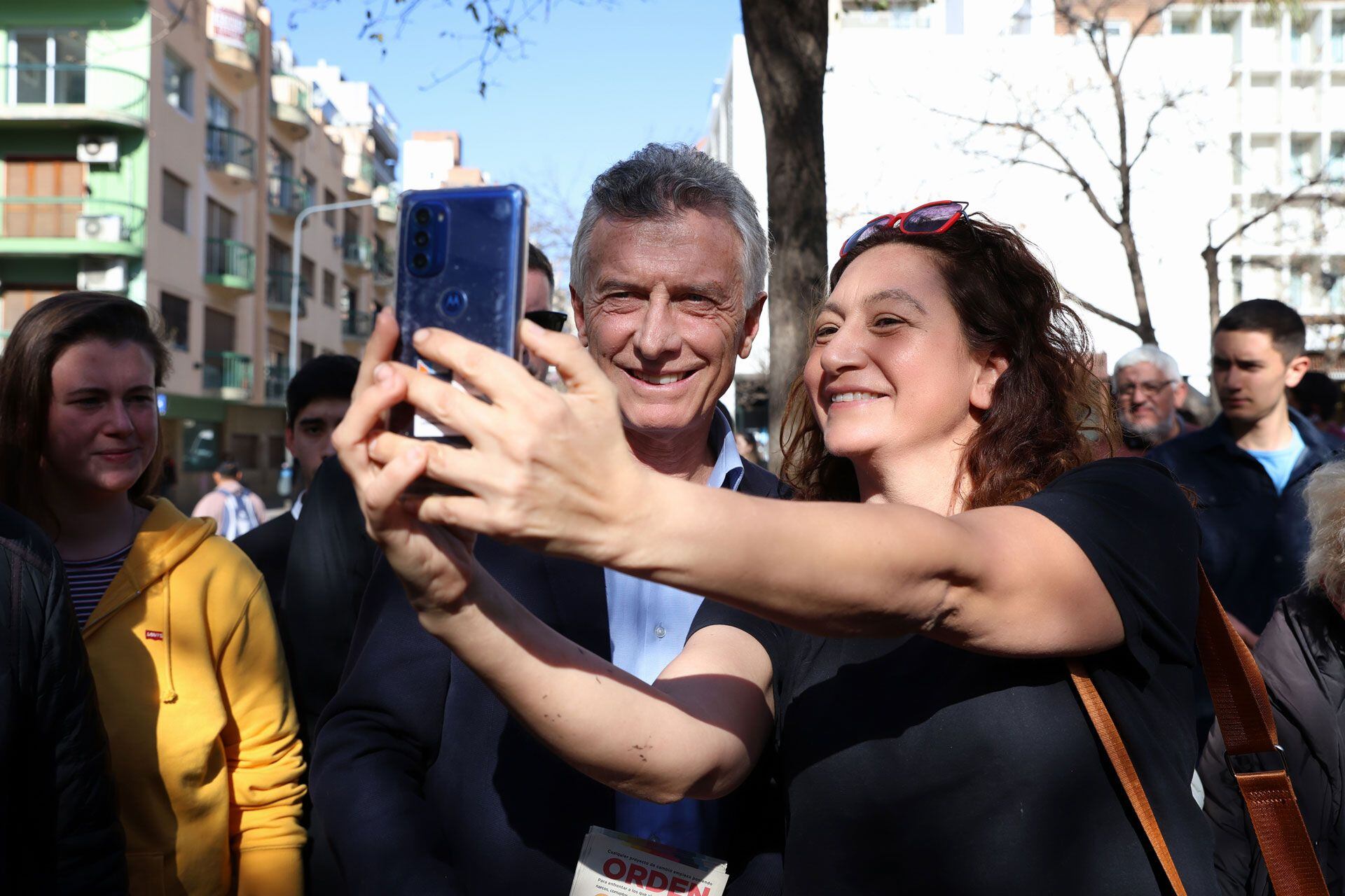 Mauricio Macri, a pura selfie en su recorrida por Córdoba