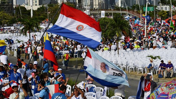 Más de 110.000 personas esperaban por el papa Francisco en Panamá (AFP)