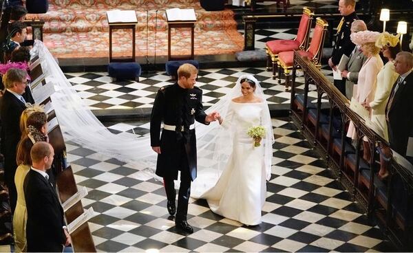 Marido y mujer. El príncipe Harry y Meghan dejan el altar.