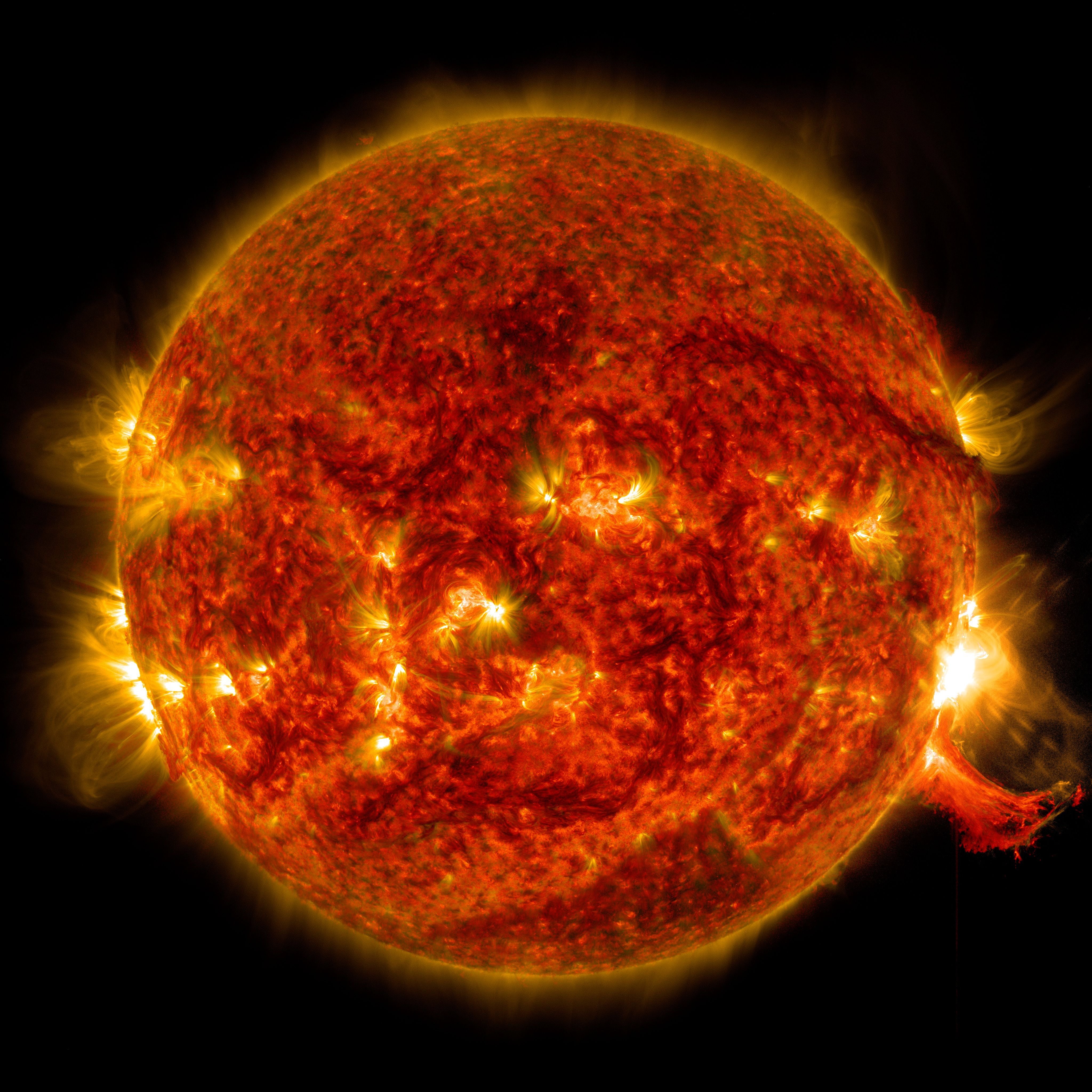Por las gigantescas erupciones del Sol llegan ráfagas de partículas de alta energía a la Luna/NASA/SDO