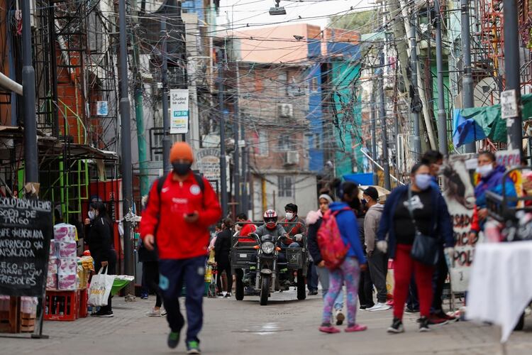 La Villa 31 y la Villa 1-11-14 son las más afectadas por la pandemia (REUTERS/Agustin Marcarian)