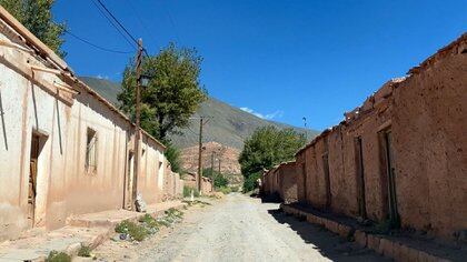 (El pueblo antiguo de La Poma fue destruido por un terremoto en 1930. Allí estaba el almacén en el que Castilla y Leguizamón se cruzaron con Eulogia Tapia.