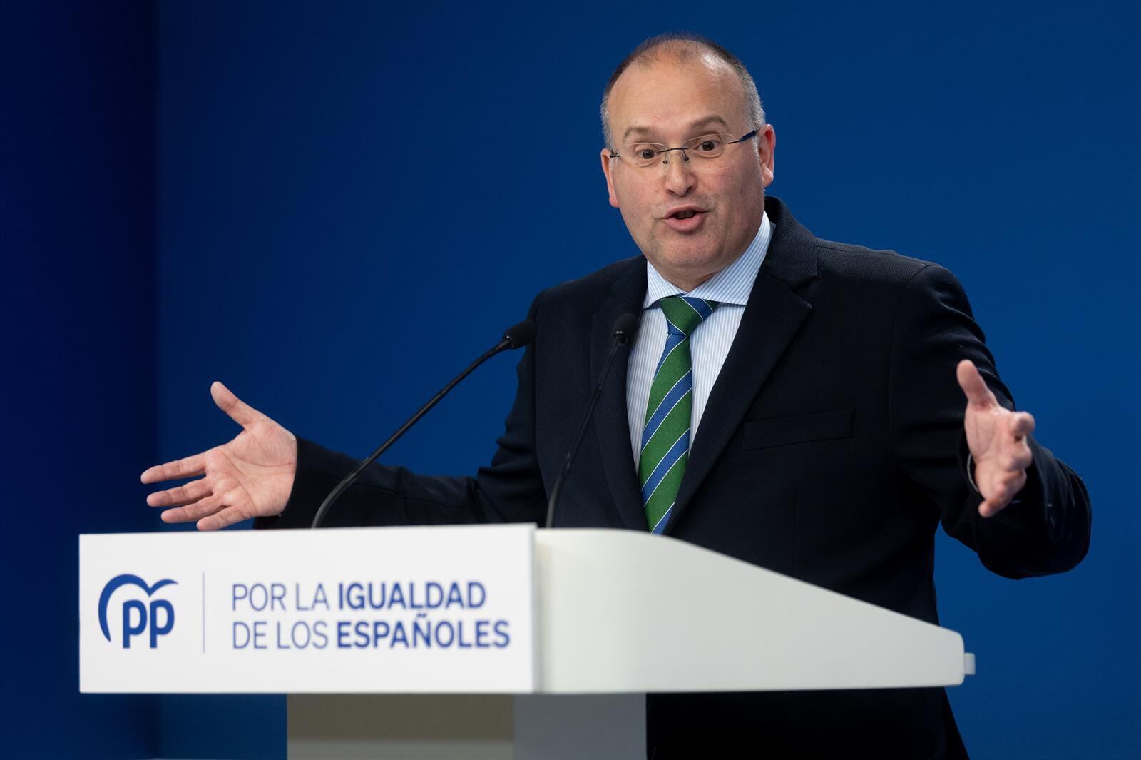 03/01/2024 El portavoz del Grupo Parlamentario Popular en el Congreso, Miguel Tellado, durante una rueda de prensa, en la sede del PP, a 3 de enero de 2024, en Madrid (España). Durante la rueda de prensa, ha presentado la enmienda a la totalidad, con texto alternativo del PP a la ley de amnistía. Esta enmienda está prevista que sea registrada por el Partido Popular hoy en el Congreso de los Diputados y se debatirá y votará en el Senado, debido a las obras que se están realizando en el hemiciclo del Congreso. La enmienda contempla la disolución de las organizaciones que promuevan referendos ilegales o declaren la independencia de una parte del territorio nacional. POLITICA Eduardo Parra - Europa Press 