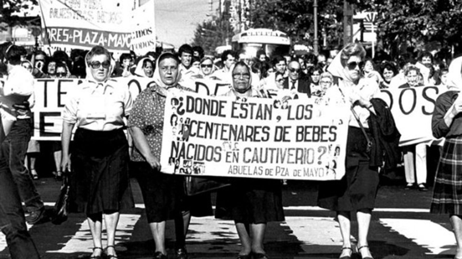 Las madres y Abuelas de Plaza de Mayo llevaron sus denuncias a la Conadep