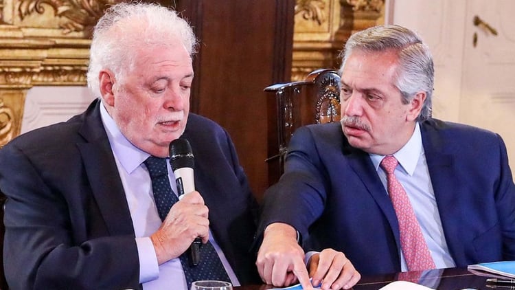 Alberto Fernández tiene en el gabinete dos posiciones enfrentadas sobre la flexibilidad de la cuarentena obligatoria