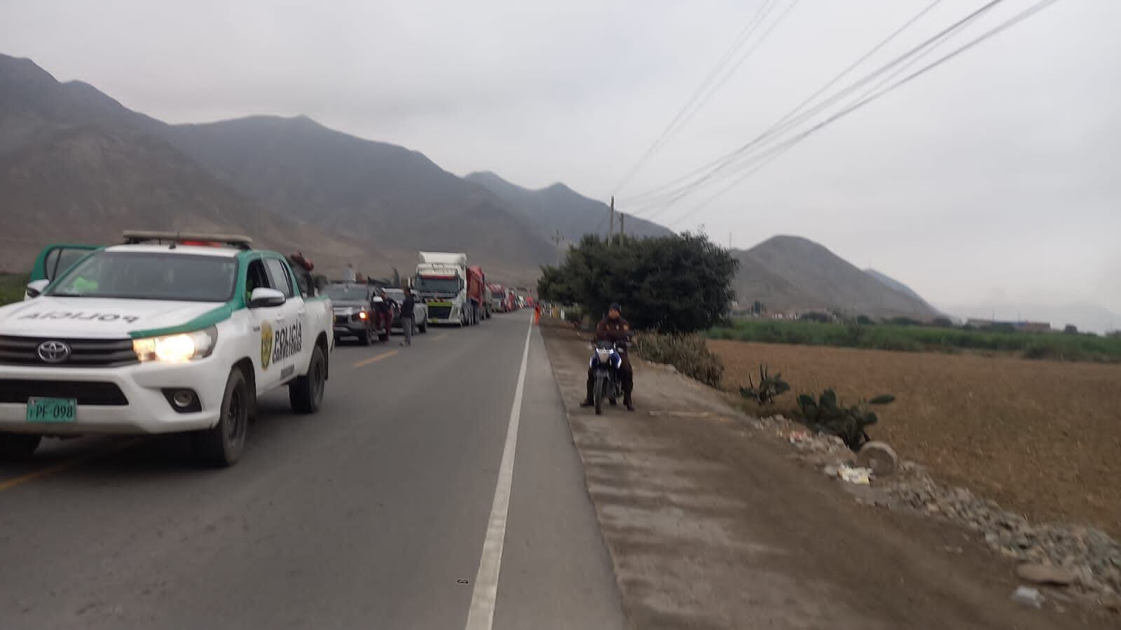 Agricultores vienen bloqueando la vía Pativilca - Huaraz.