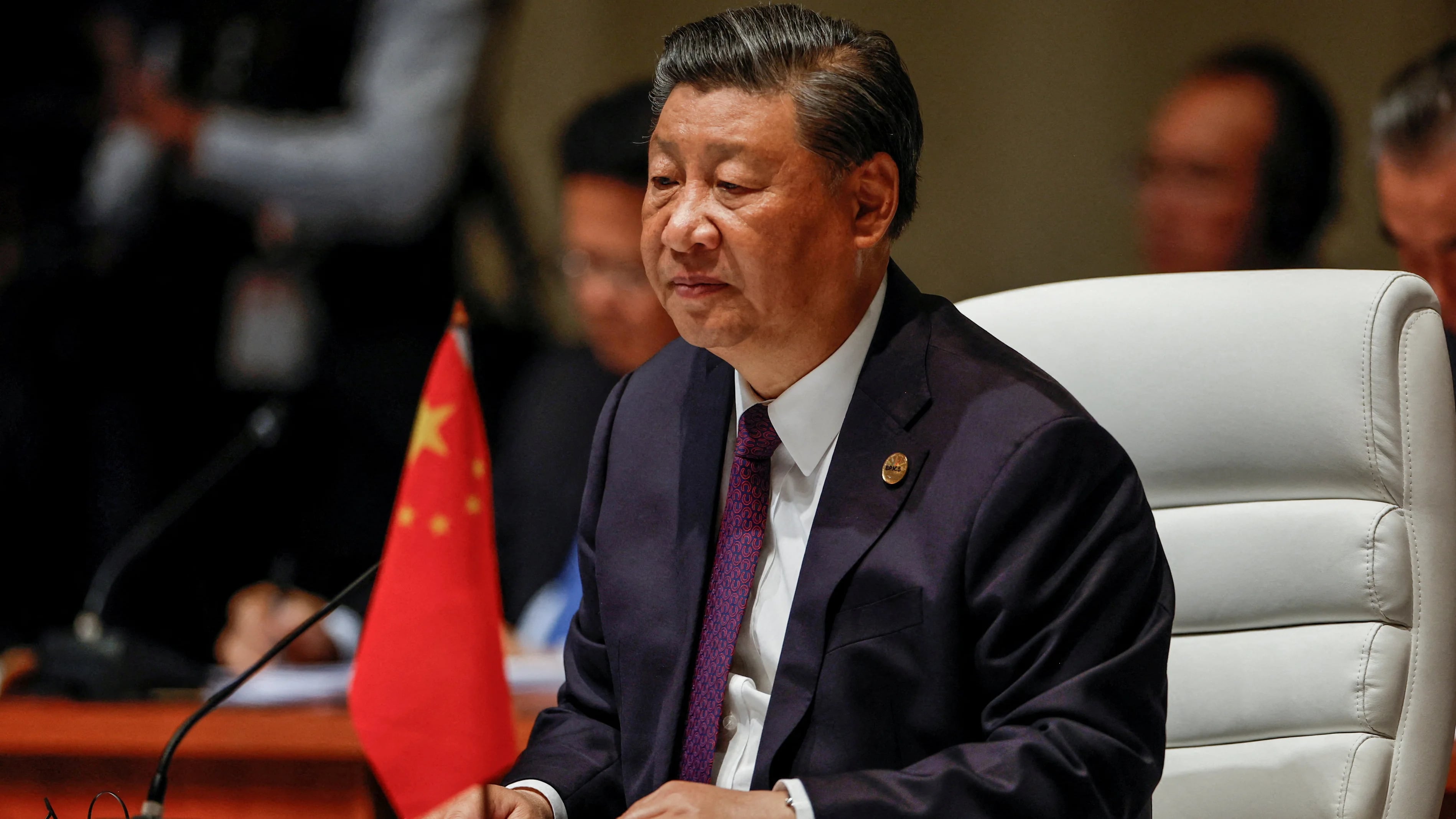 FOTO DE ARCHIVO: El jefe del régimen chino, Xi Jinping, asiste a la sesión plenaria de la Cumbre 2023 de los BRICS en el Centro de Convenciones de Sandton en Johannesburgo, Sudáfrica, el 23 de agosto de 2023. GIANLUIGI GUERCIA/Pool vía REUTERS/File Photo