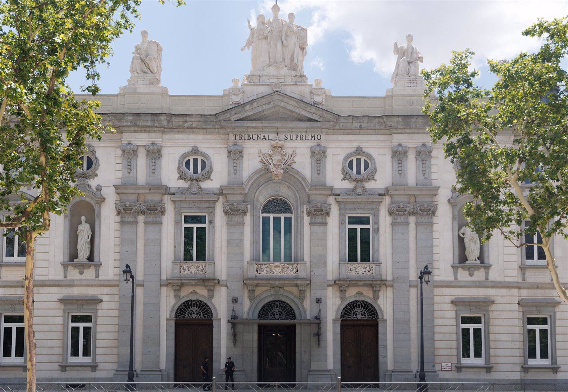 entre 12 y 13 años. ¿Qué es eso? Un profesor es sentenciado a 12 años de cárcel por estar violando a cuatro alumnos, que tenían entre 12 y 13 años.