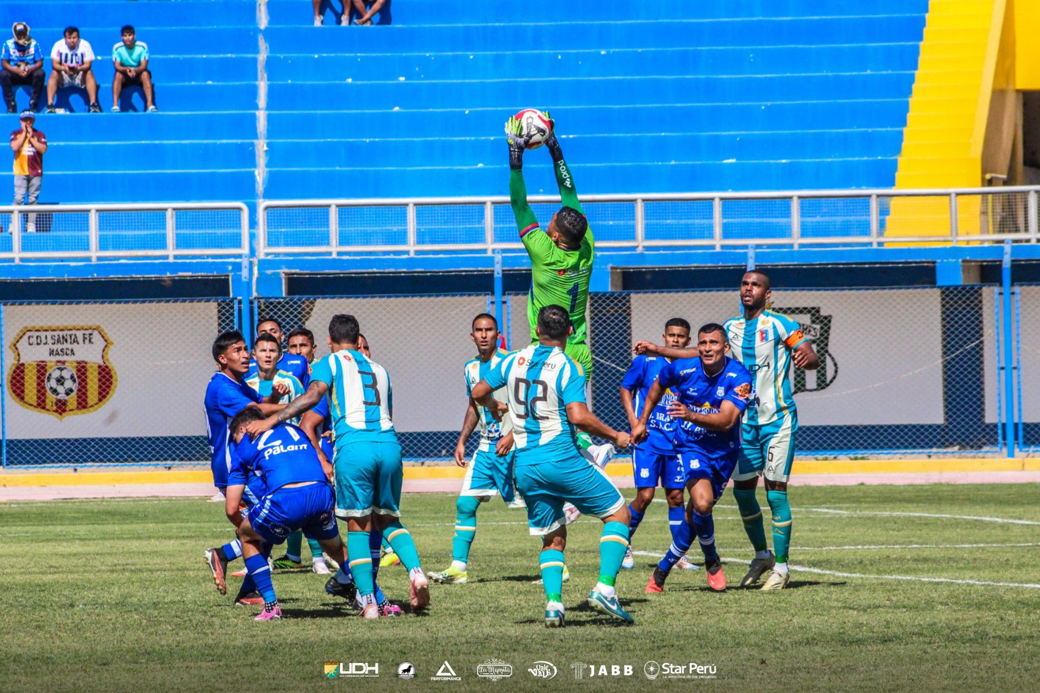 Alianza Universidad se enfrentó a Santos FC en la primera semifinal de la Liga 2 2024.