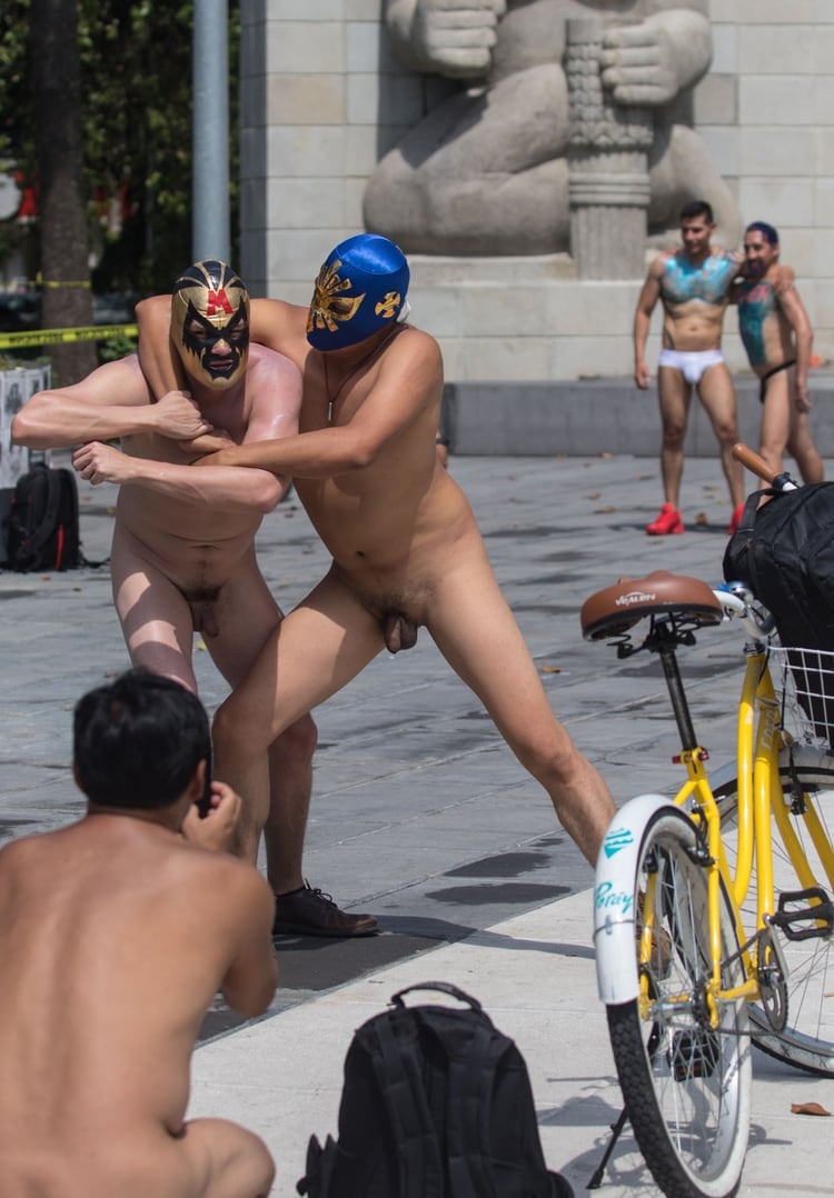 Rodada Nudista En La Ciudad De M Xico Exigi Respeto Para Ciclistas Y