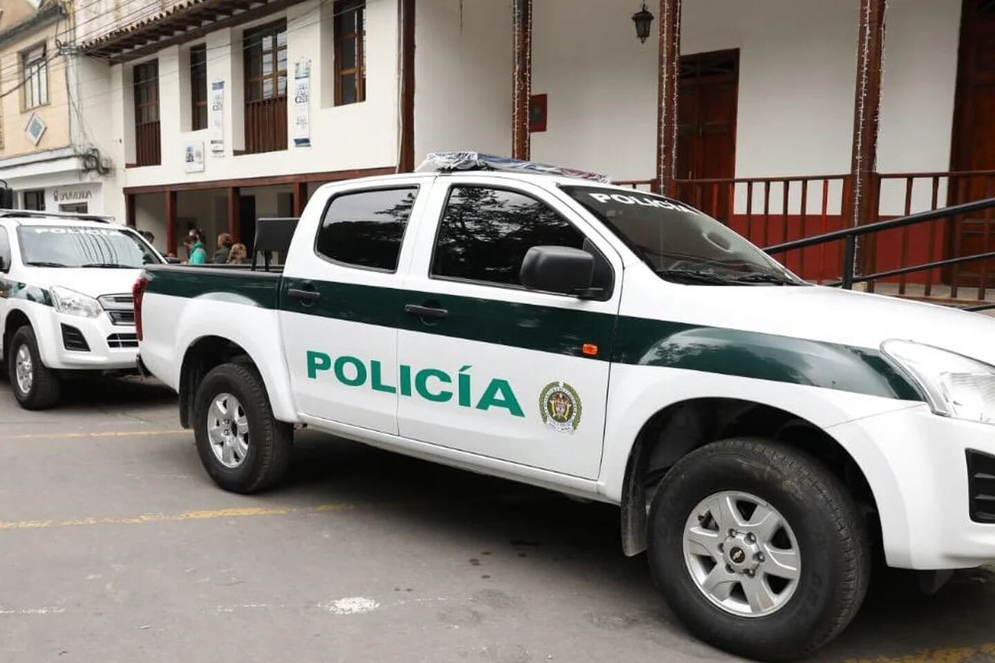 Policías en Bogotá se fueron a desayunar y fueron arrestados por abandono  de puesto - Infobae