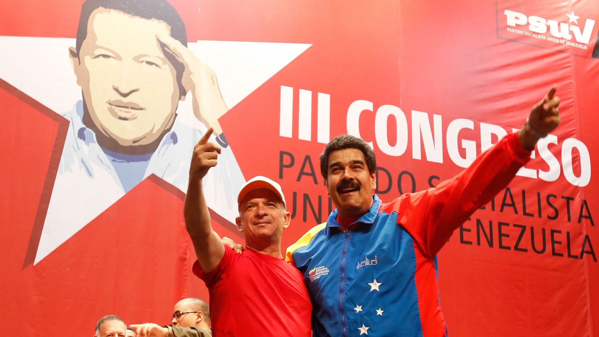 El "Pollo" Carvajal junto al dictador Nicolás Maduro, antes de desertar del régimen chavista. (Reuters)