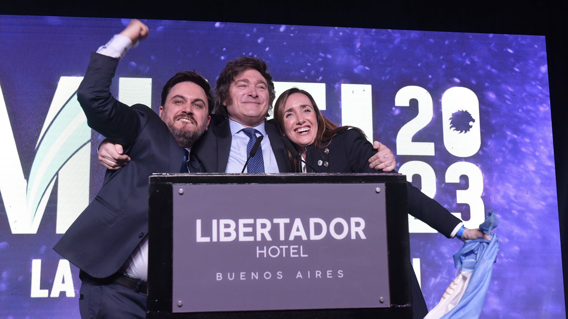 Los referentes de La Libertad Avanza celebrando el triunfo a nivel nacional en las PASO (Gustavo Gavotti)