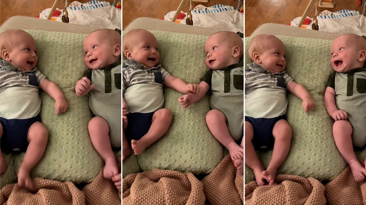 El increíble momento en el que bebés gemelos se ven por primera vez