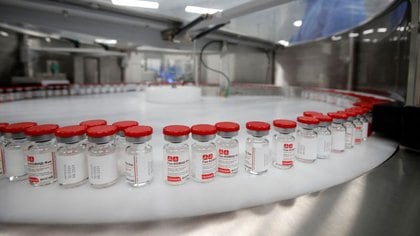 Una imagen de la producción de Gam-COVID-Vac, también conocida como Sputnik-V, vacuna contra el COVID-19 en una instalación de la empresa de biotecnología BIOCAD en San Petersburgo, Rusia, 4 de diciembre, 2020. REUTERS/Anton Vaganov