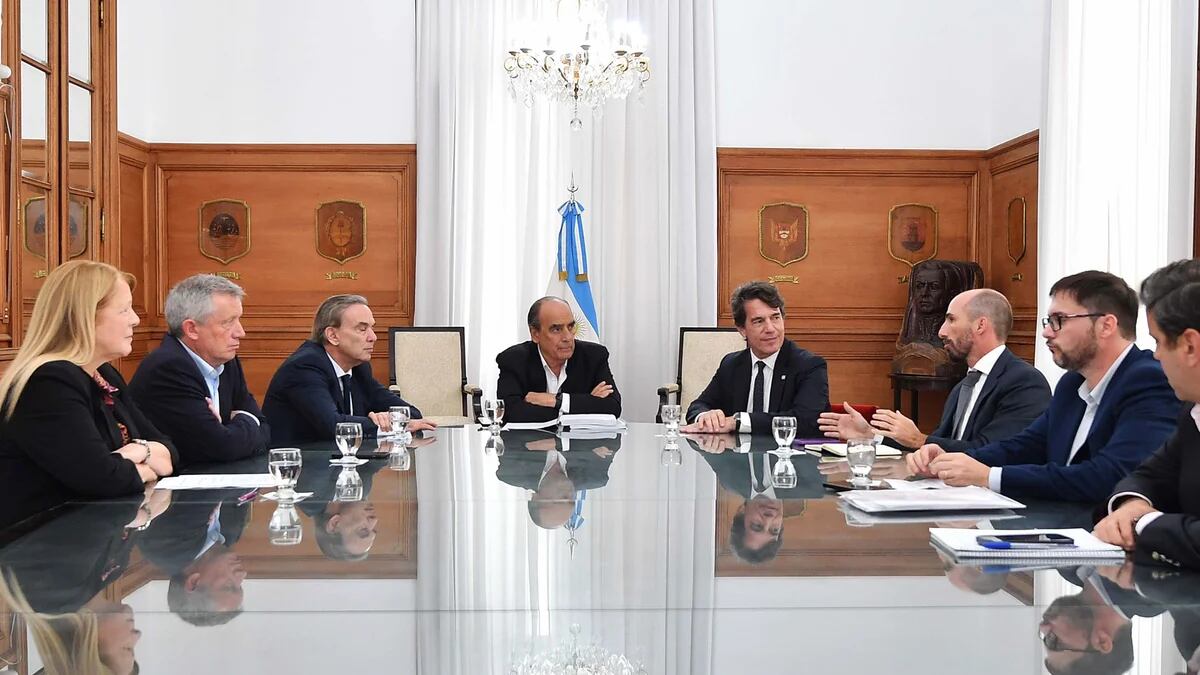 Posse y Francos recibieron al bloque de Miguel Pichetto para avanzar con la negociación de la nueva ley ómnibus