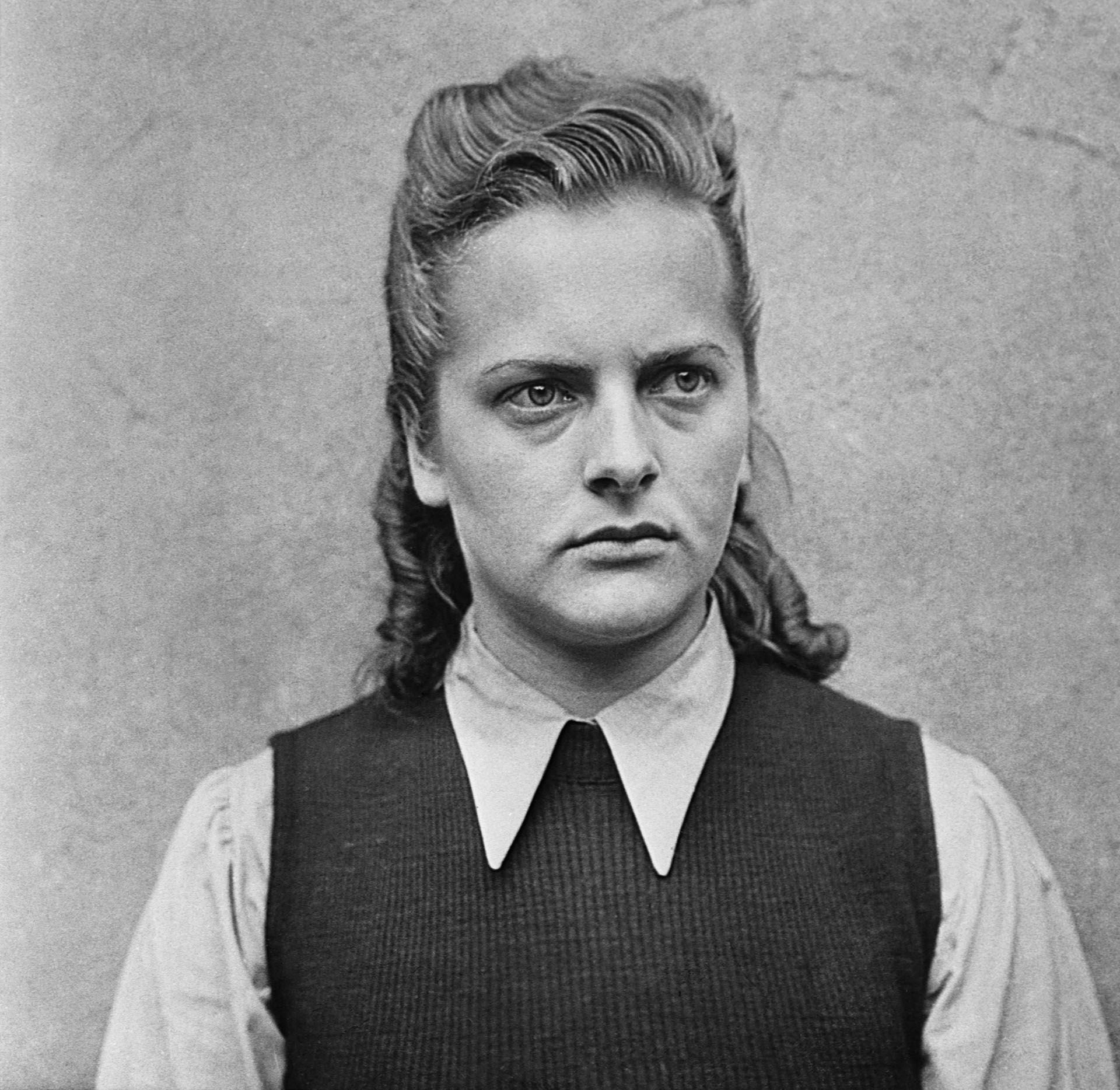 La especialidad de Irma Grese era lanzar perros contra seres humanos indefensos”, describe una de las actas del juicio de Bergen-Belsen, (Photo by © CORBIS/Corbis via Getty Images)