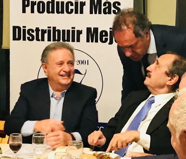 Scioli junto a Eduardo Duhalde y Ricardo Alfonsín esta semana, en la cena por el aniversario del Movimiento Productivo Argentino