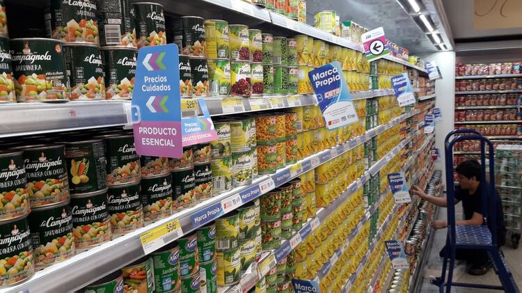 Los productos esenciales mantendrán su precio hasta fines de octubre, afirman en el Gobierno