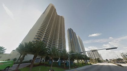 El departamento de Clarens está ubicado en el condominio Ocean Four, en la avenida Collins 17201, en Miami. 