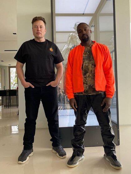 La foto más reciente de Kanye West en Instagram, junto a Musk
