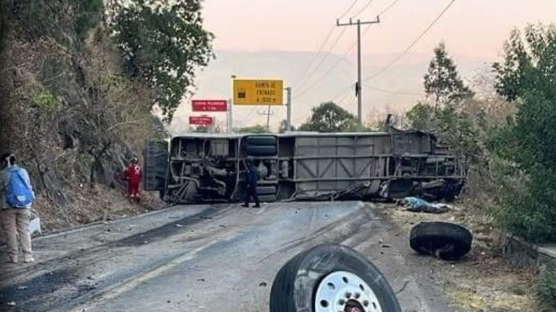 Accidente de camión de peregrinos en Malinalco, Edomex