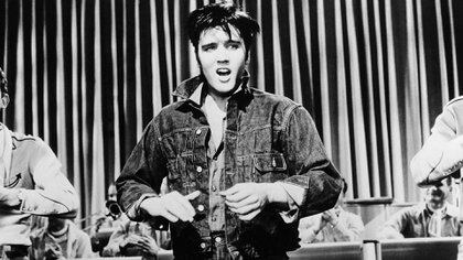 Elvis actuando en Loving you, de 1957 Credit: Photo by Paramount/Kobal/Shutterstock