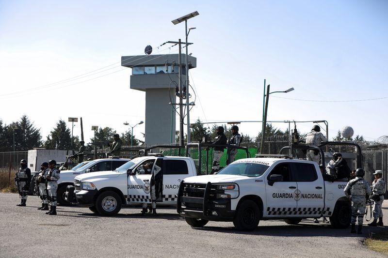 Imagen de archivo. Soldados y miembros de la Guardia Nacional se encuentran afuera de la prisión de alta seguridad de El Altiplano, 7 de enero de 2023. REUTERS/Luis Cortes