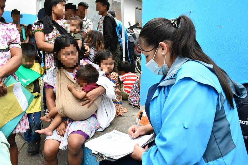 Hay, de manera permanente, una ambulancia del Distrito en la unidad para brindar la atención de urgencias y emergencias que requiere la población.