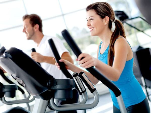 El ejercicio aeróbico, como correr o hacer ejercicio cardiovascular, ha demostrado aumentar los niveles de anandamida en el cerebro