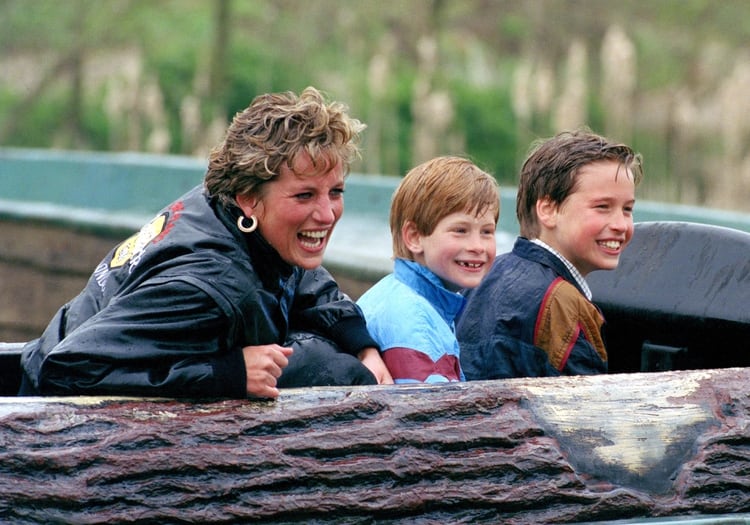 La princesa de Gales junto a sus dos hijos