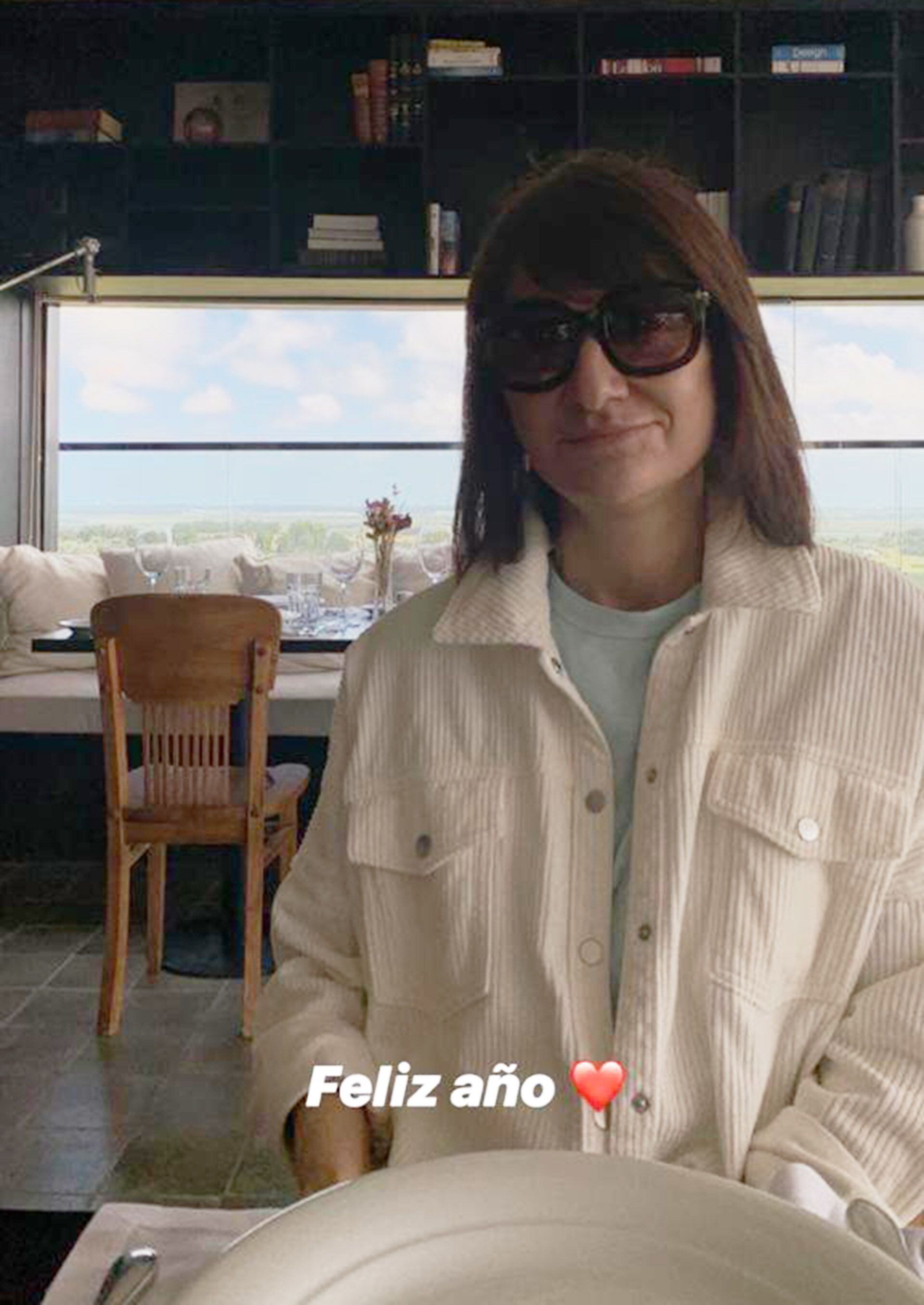 María Laura Santillán recibió el 2020 en Punta del Este (Fotos: Instagram)