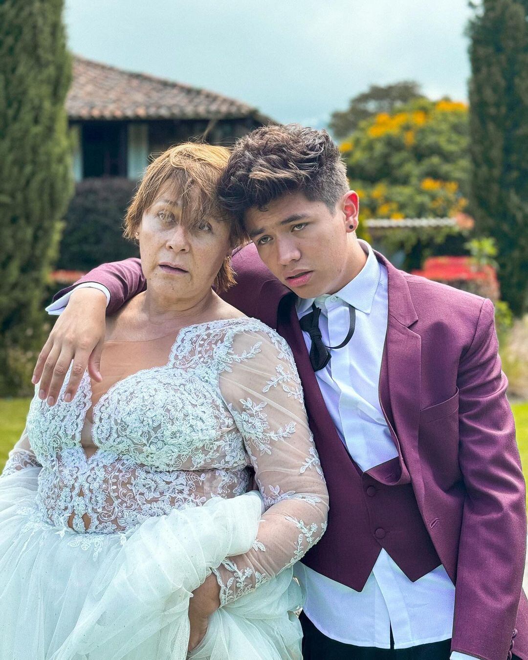 Alina Lozano y Jim Velásquez  el día de su boda